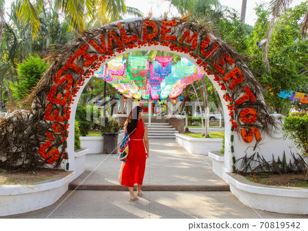 resort, pool, people 70819542