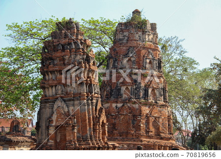 Buddhist temple with ancient stupa in Ayutthaya, Thailand Buddhist temple with ancient stupa in Ayutthaya, Thailand 70819656