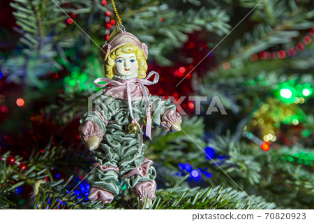 Beautiful christmas tree with decorative chritmas toys 70820923