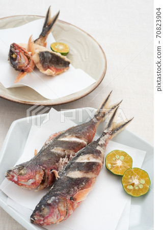 Deep-fried Okinawan prefectural fish Gurukun and 2 kinds of Shikuwasa Deep-fried Okinawan prefectural fish Gurukun and 2 kinds of Shikuwasa 70823904