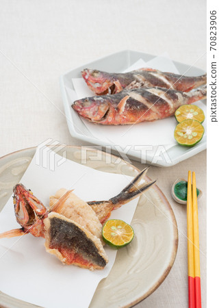 Deep-fried Okinawan prefectural fish Gurukun and 2 kinds of Shikuwasa Deep-fried Okinawan prefectural fish Gurukun and 2 kinds of Shikuwasa 70823906