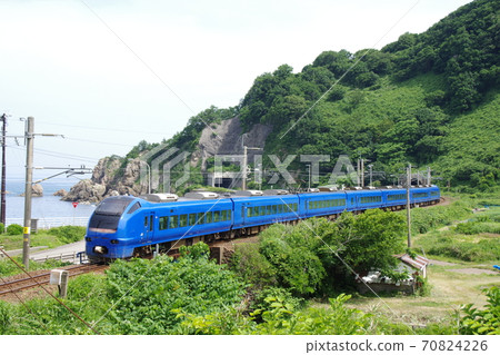 Hagoshi Main Line Limited Express Naho沿著日本海奔跑 Hagoshi Main Line Limited Express Naho沿著日本海奔跑 70824226