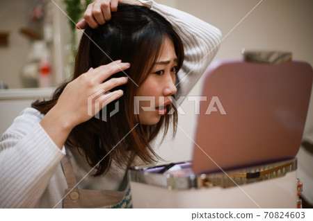 一個關心頭髮的女人 一個關心頭髮的女人 70824603