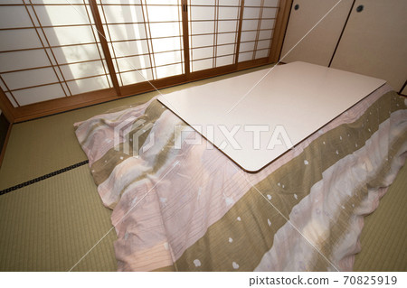 在日本房間裡挖的形象 在日本房間裡挖的形象 70825919