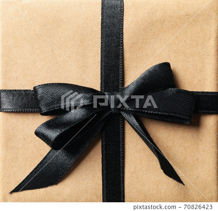 Gift box with black bow, close up 70826423