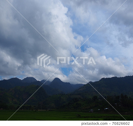 菲律賓棉蘭老島島鄉村的自然景觀 菲律賓棉蘭老島島鄉村的自然景觀 70826602