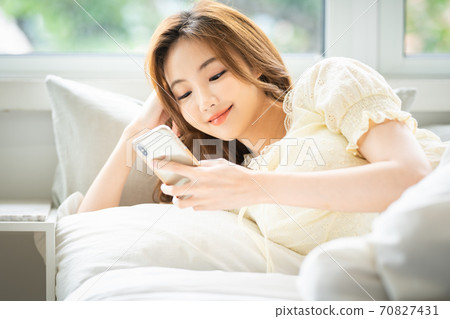 Female lifestyle 70827431