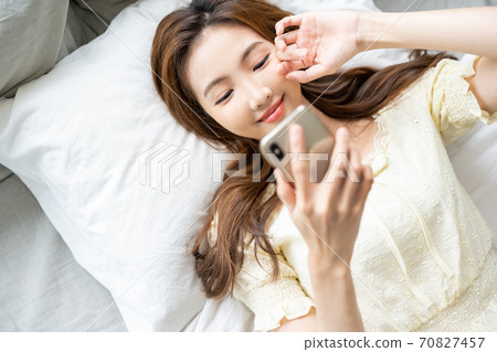 Female lifestyle 70827457