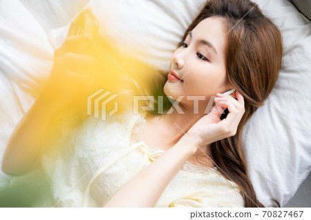 Female lifestyle 70827467