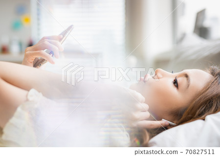 Female lifestyle 70827511