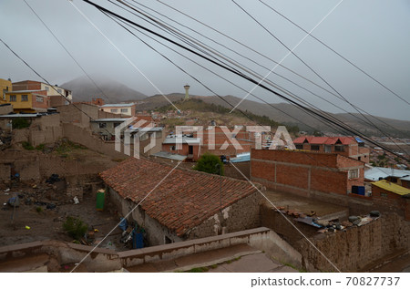 多雲的玻利維亞波托西市 多雲的玻利維亞波托西市 70827737