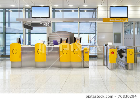 New boarding gate 70830294