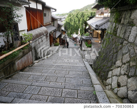 July 2020 Corona-damaged Kyoto, quiet Sanningzaka 70830863