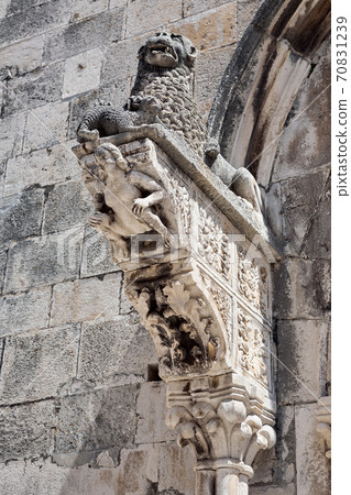 Ancient decorations Ancient decorations 70831239