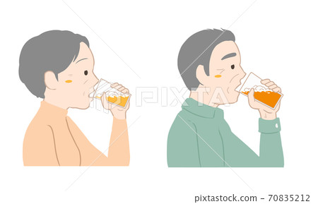 老年人喝啤酒（無排隊） 70835212