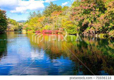 Kunisaki pond in early autumn Kunisaki pond in early autumn 70836118