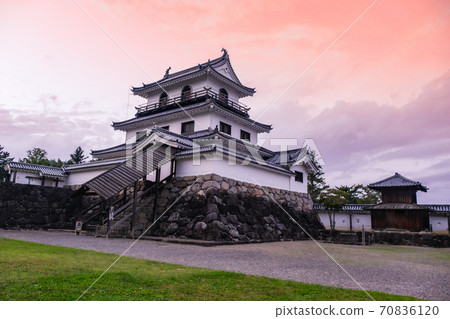 Shiroishi Castle at dusk 70836120