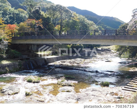 長門峽入口處的筱目河的河岸 70836719