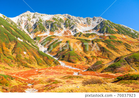《Toyama Prefecture》 Murodo / Tateyama Kurobe Alpine Route during the peak of autumn colors 《Toyama Prefecture》 Murodo / Tateyama Kurobe Alpine Route during the peak of autumn colors 70837923
