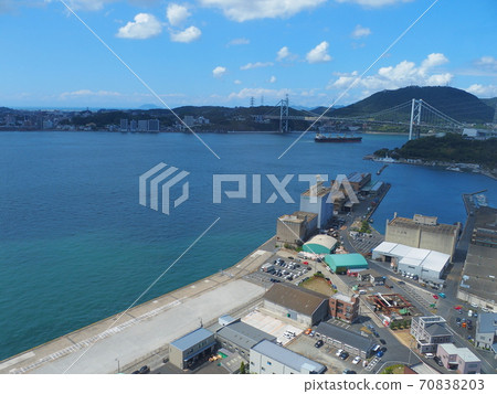 從關門海峽鳥瞰的景色 從關門海峽鳥瞰的景色 70838203