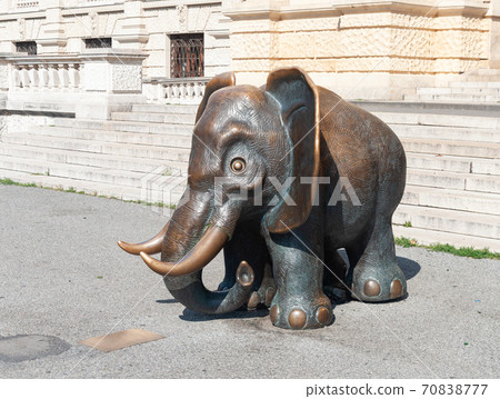Small bronze elephant statue in Vienna 70838777