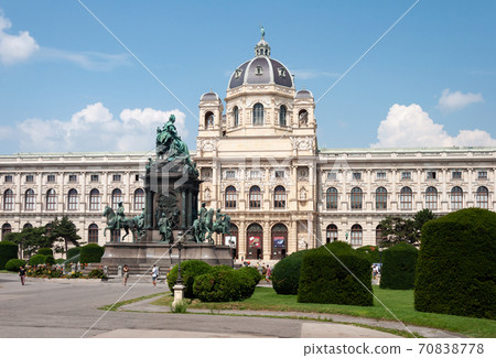 Natural History Museum and monument to Maria Theresa in Vienna 70838778