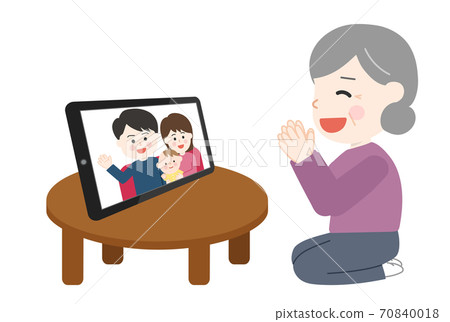 家庭(女)使用平板電腦在線回國 家庭(女)使用平板電腦在線回國 70840018