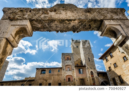 Famous San Gimignano Medieval Village and old well at Piazza della Cisterna,Tuscany, Italy,. 70840927