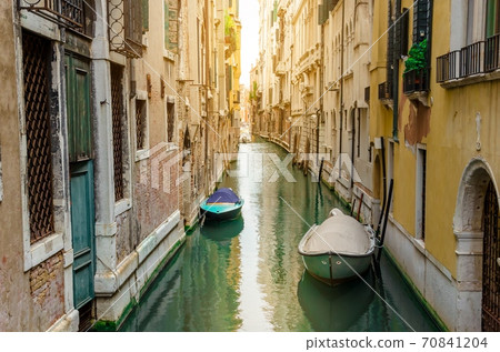 Famous Bridge of Sighs. The enclosed bridge is made of white limestone connect Doge's Palace and new prison. Famous Bridge of Sighs. The enclosed bridge is made of white limestone connect Doge's Palace and new prison. 70841204