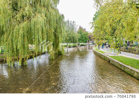 England Cotswolds Bourton-on-the-Water 70841798