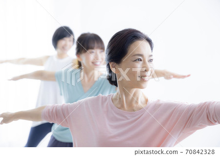 Yoga class for women in their 50s 70842328