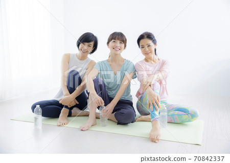 Yoga class for women in their 50s 70842337