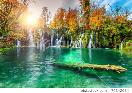 Colorful aututmn landscape with waterfalls in Plitvice National Park, Croatia 70842684