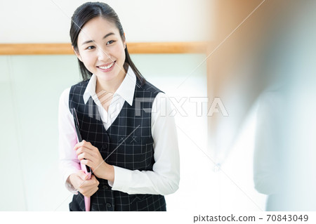 Portrait of a woman wearing a medical office uniform 70843049