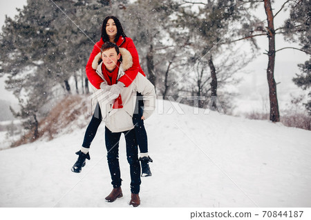 Loving couple walking in a winter park 70844187