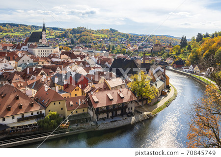 Aerial view of Vltava river, houses and medieval St. Vitus Church in Cesky Krumlov 70845749