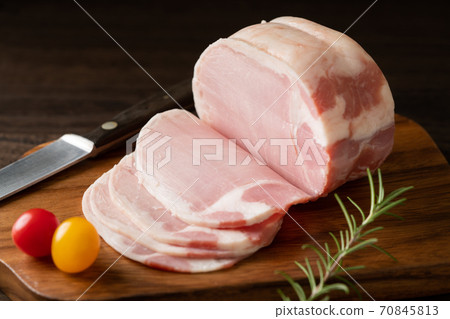 Loin ham slice 70845813