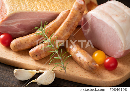 Loin ham sausage bacon processed meat platter 70846198