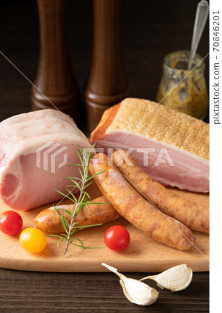 Loin ham sausage bacon processed meat platter 70846201