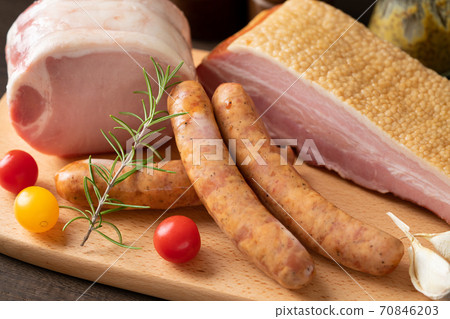 Loin ham sausage bacon processed meat platter 70846203
