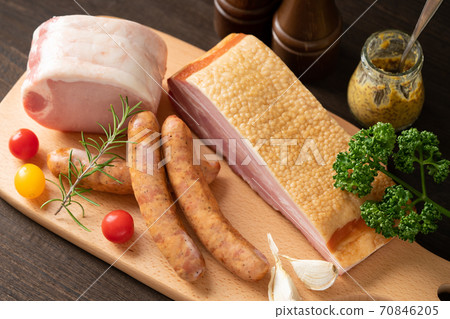 里脊火腿香腸培根肉拼盤 70846205