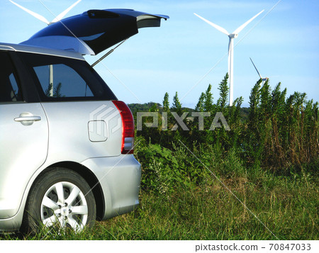 Car with open back door Car with open back door 70847033