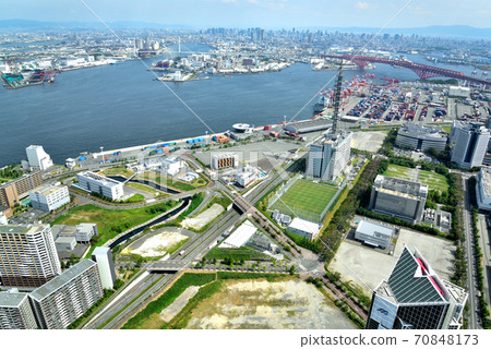 View from Sakishima Government Building in Osaka Prefecture toward Osaka City 70848173