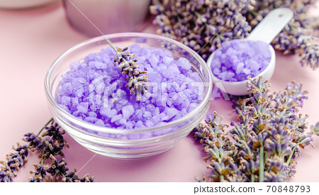 Tinh chất muối biển Lavender là sản phẩm hoàn hảo để giúp bạn thư giãn và làm dịu cơ thể sau một ngày dài. Với hương thơm tuyệt vời của Lavender, tinh chất muối biển này giúp làm sạch và tái tạo da, giảm căng thẳng và làm dịu tâm hồn. Nếu bạn đang tìm kiếm một sản phẩm thư giãn tuyệt vời, hãy thử tinh chất muối biển Lavender và cảm nhận sự khác biệt.