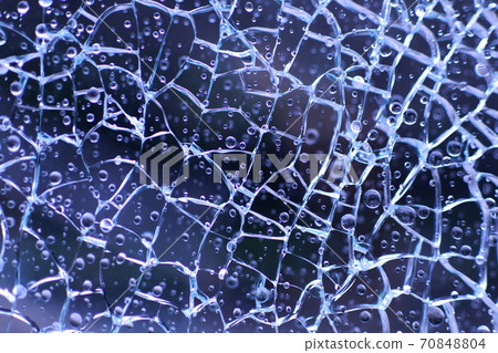 Cracked glass 70848804