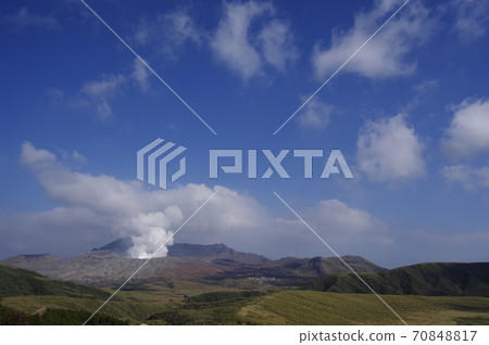 從草崎天文台看到的麻生火山口 70848817