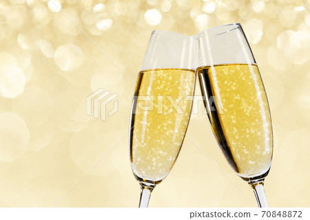 Two glasses of champagne 70848872