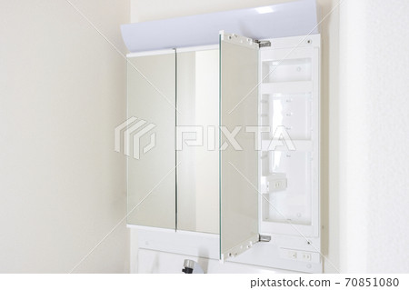 Storage space behind the mirror in the washbasin Storage space behind the mirror in the washbasin 70851080