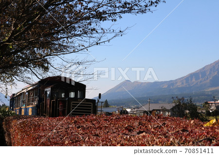 sightseeing train sightseeing train 70851411