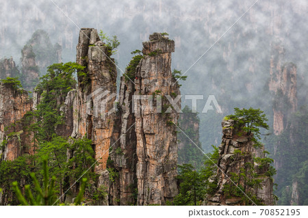 Tianzi Avatar mountains nature park - Wulingyuan China 70852195